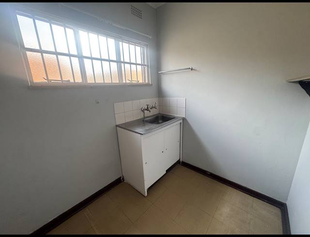 1,000M² WAREHOUSE TO LET IN WYNBERG